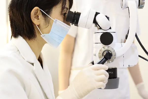 歯科用マイクロスコープ